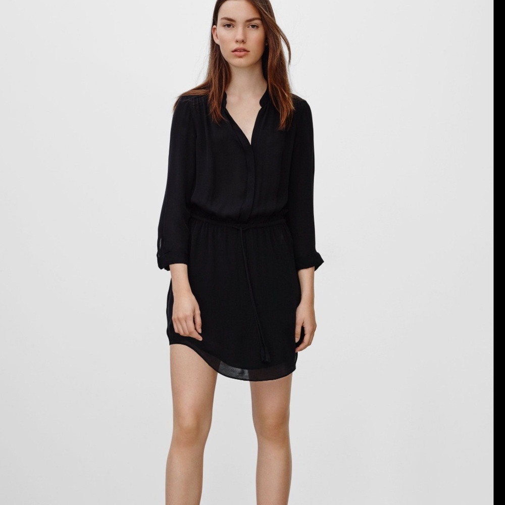 Aritzia Babaton Bennett silk Dress in Black v neck size small long sleeve
